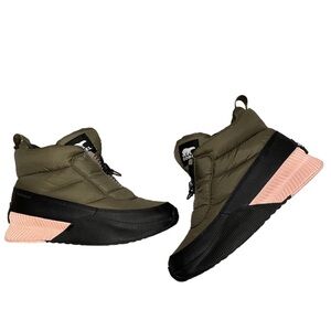 Sorel Out N About III Puffy Zip boots, size 6.5